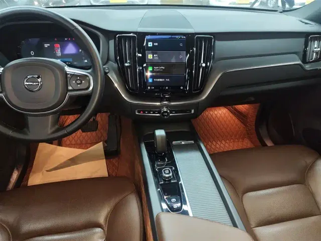 Volvo XC60 — Фото автомобиля 13