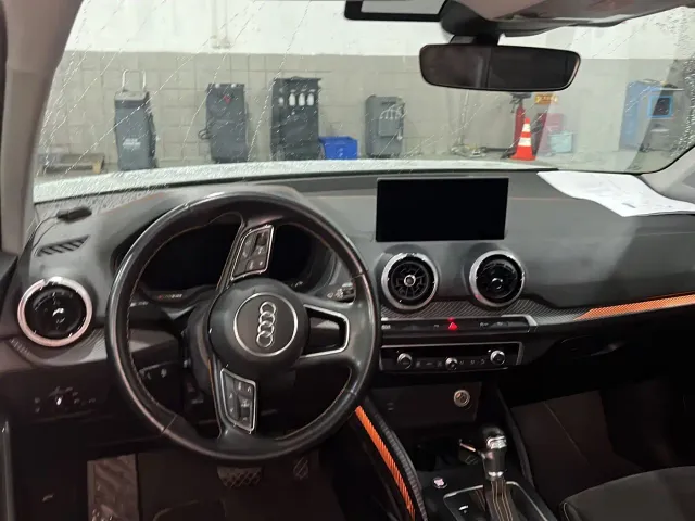 Audi Q2L e-tron — Фото автомобиля 3