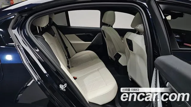 BMW 5 Series G60 — Фото автомобиля 17