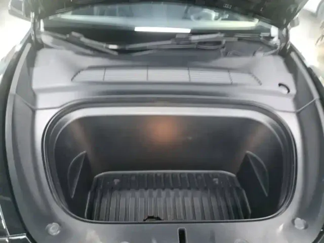 Tesla Model Y — Фото автомобиля 19