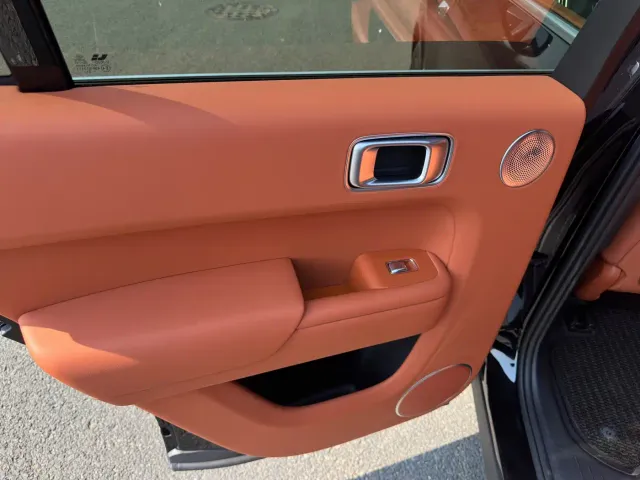 Li Auto L8 — Фото автомобиля 17