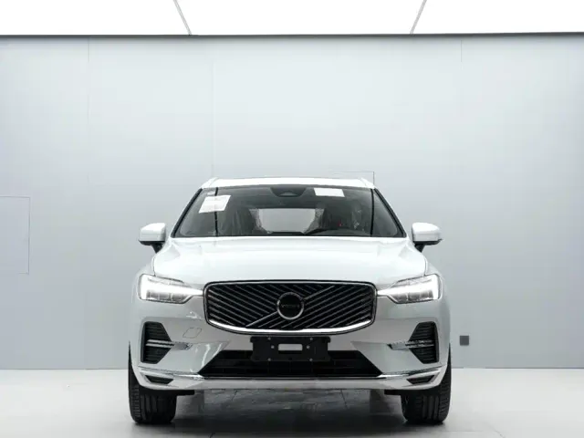 Volvo XC60 — Фото автомобиля 2