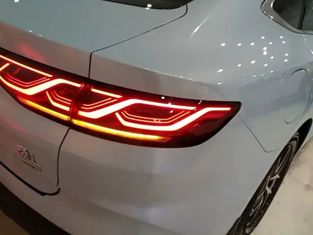 BYD Qin L — Фото автомобиля 7