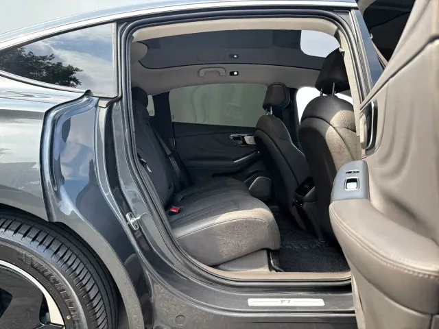 Roewe Rising Auto F7 — Фото автомобиля 16
