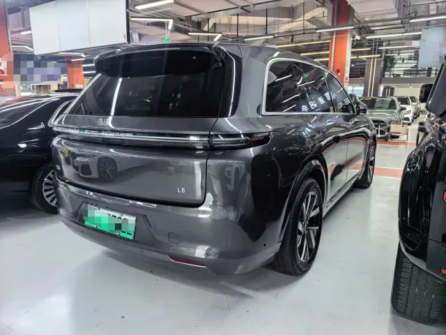 Li Auto L8 — Фото автомобиля 10