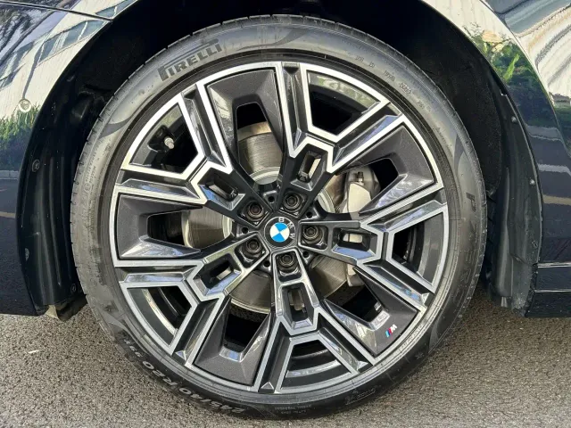 BMW BMW 5 Series 2024 530Li Premium M Sport Package — Фото автомобиля 11