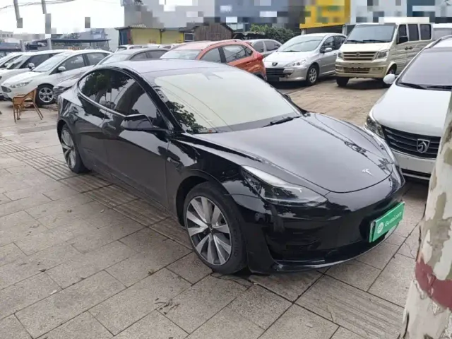 Tesla Model 3 — Фото автомобиля 3