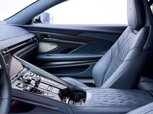 Aston Martin DB12 — Фото автомобиля 16