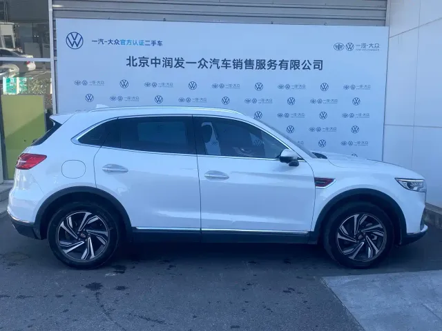 Hongqi HS5 — Фото автомобиля 11