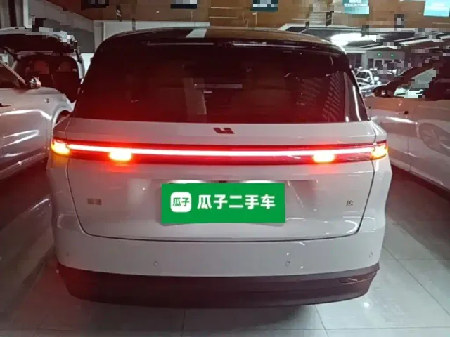 Li Auto i8 — Фото автомобиля 5