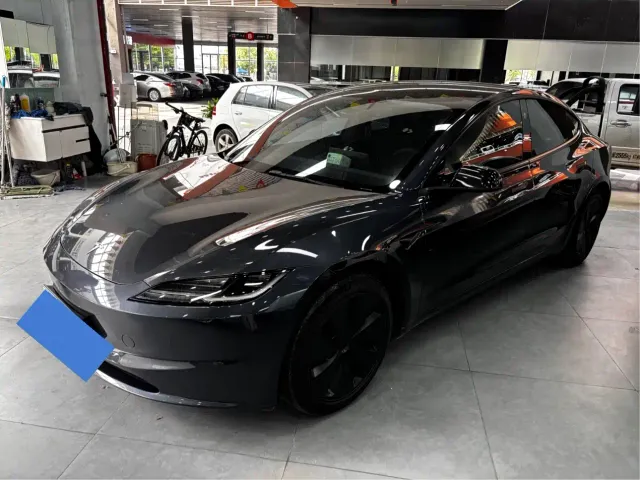Фотография автомобиля — Tesla Model 3
