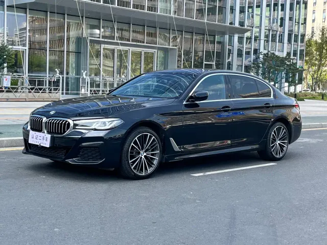 Фотография автомобиля — BMW 5 Series
