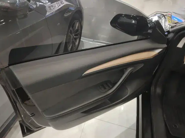 Tesla Model 3 — Фото автомобиля 7