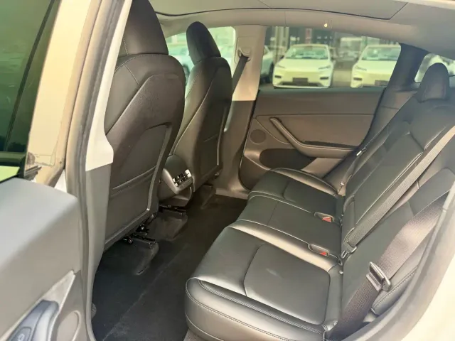 Tesla Model Y — Фото автомобиля 9