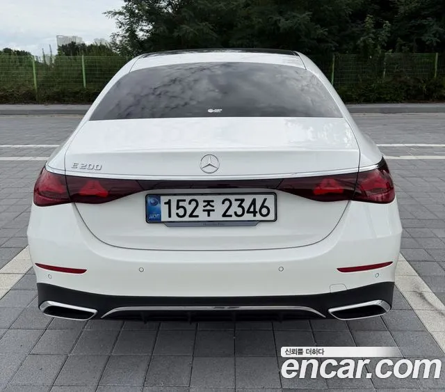 Mercedes-Benz E-Class — Фото автомобиля 6