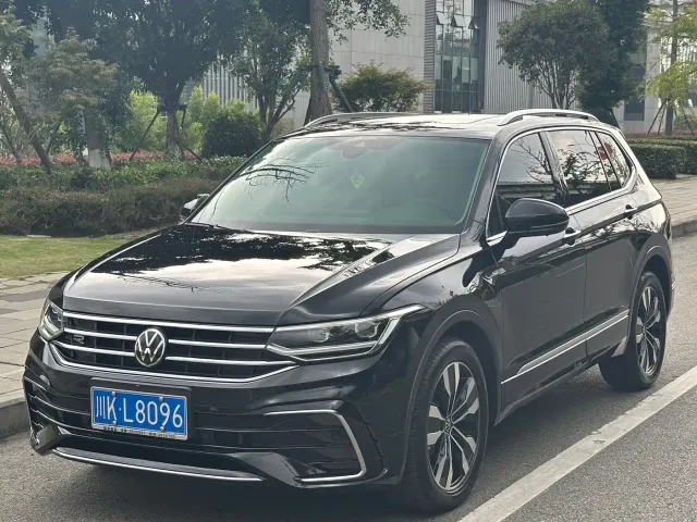 Фотография автомобиля — Volkswagen Tiguan L