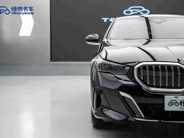 BMW 5 Series — Фото автомобиля 8