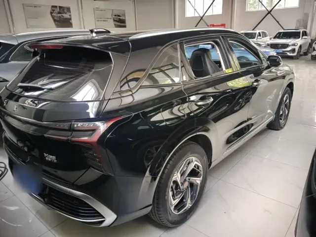 Hongqi HS3 — Фото автомобиля 6
