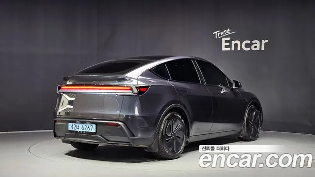 Tesla Model Y — Фото автомобиля 2
