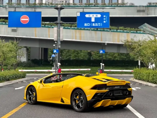 Lamborghini Huracan — Фото автомобиля 9