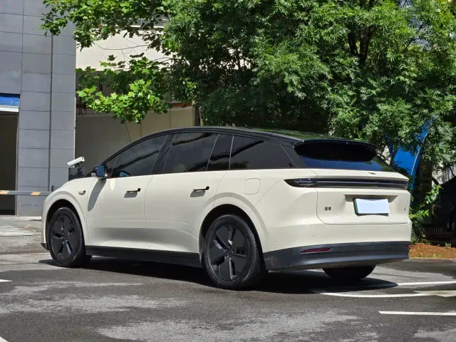 Li Auto i6 — Фото автомобиля 3