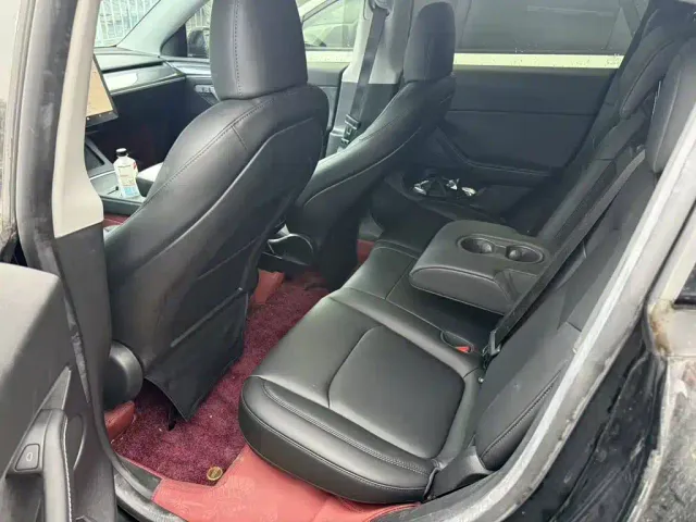 Tesla Model Y — Фото автомобиля 7