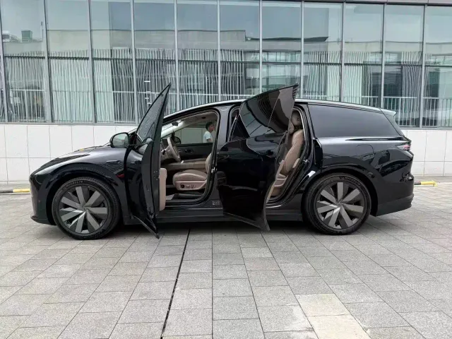 Li Auto i8 — Фото автомобиля 7