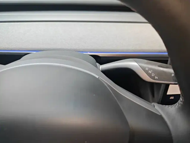 Tesla Model Y — Фото автомобиля 13