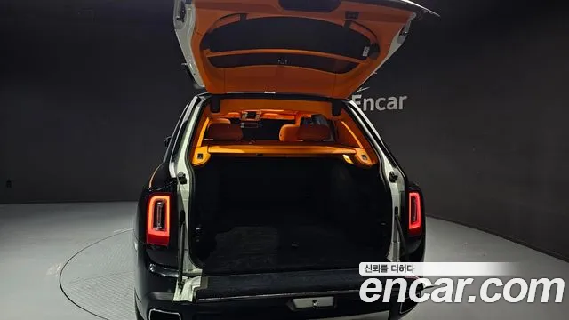 Rolls-Royce Cullinan — Фото автомобиля 15