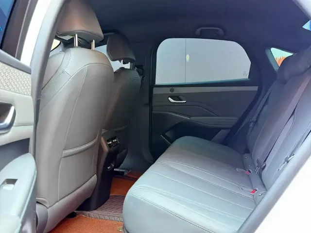 BYD Qin PLUS 2026 DM-i Smart Edition 128KM Progressive — Фото автомобиля 9