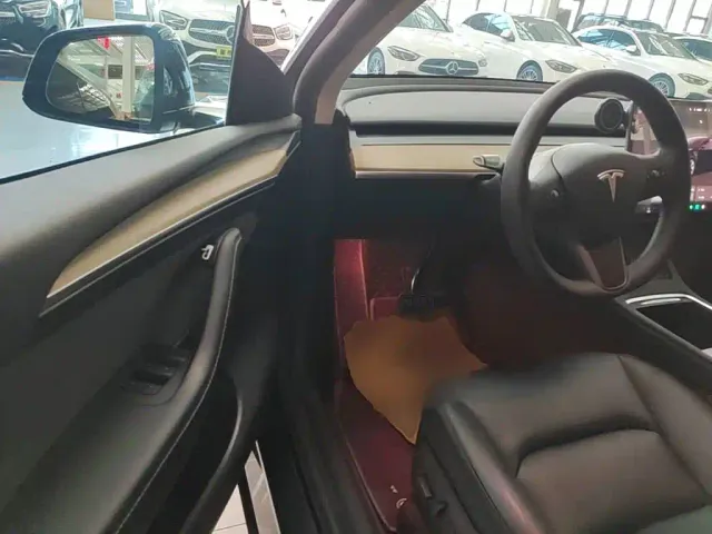 Tesla Model Y — Фото автомобиля 15
