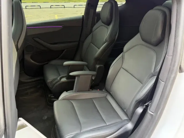 Tesla Model Y L — Фото автомобиля 6