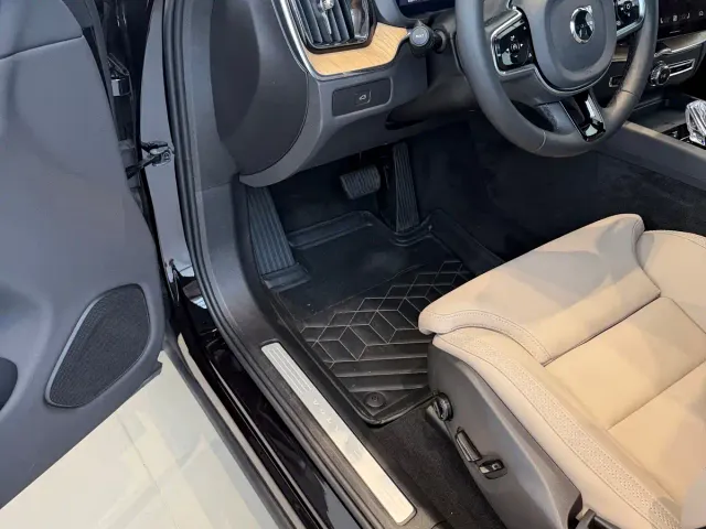 Volvo XC60 — Фото автомобиля 8