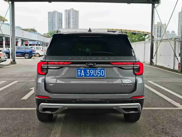 Ford Explorer — Фото автомобиля 5