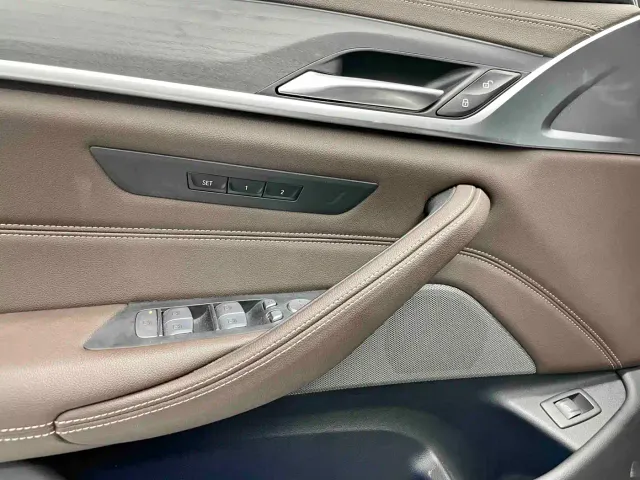 BMW 5 Series — Фото автомобиля 10