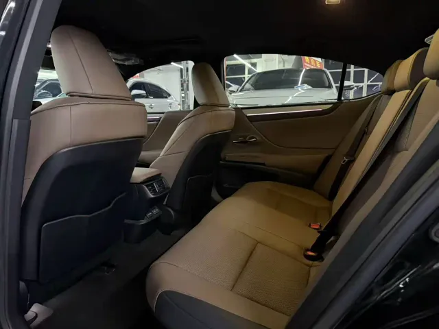 Lexus ES — Фото автомобиля 6