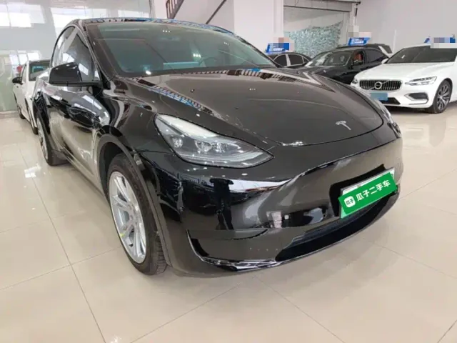 Tesla Model Y — Фото автомобиля 3