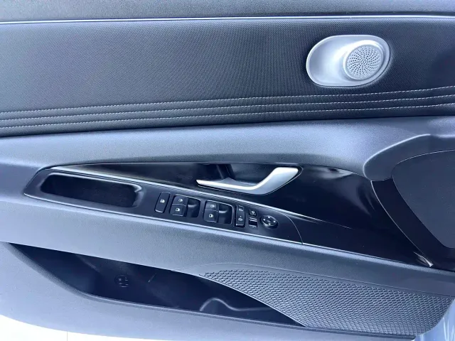 Hyundai Elantra — Фото автомобиля 8