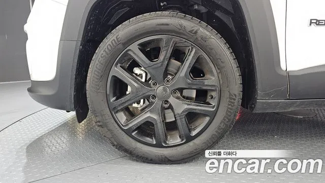 Jeep Renegade — Фото автомобиля 5