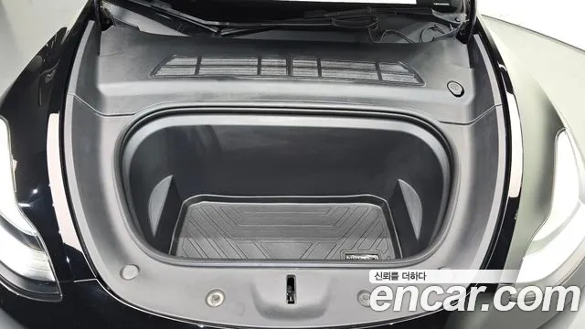 Tesla Model Y — Фото автомобиля 6