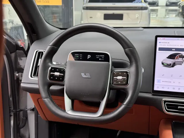 Li Auto L8 — Фото автомобиля 13