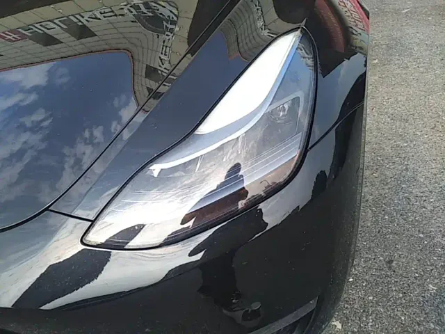Tesla Model Y — Фото автомобиля 23