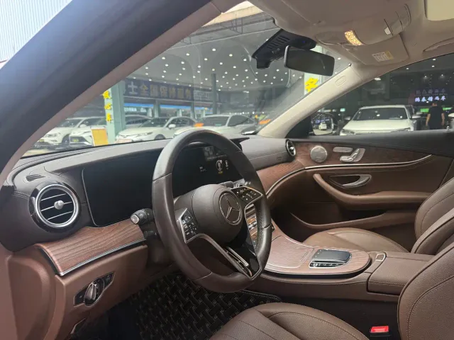 Mercedes-Benz E-Class — Фото автомобиля 13