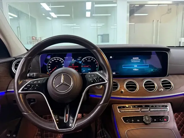 Mercedes-Benz E-Class — Фото автомобиля 16
