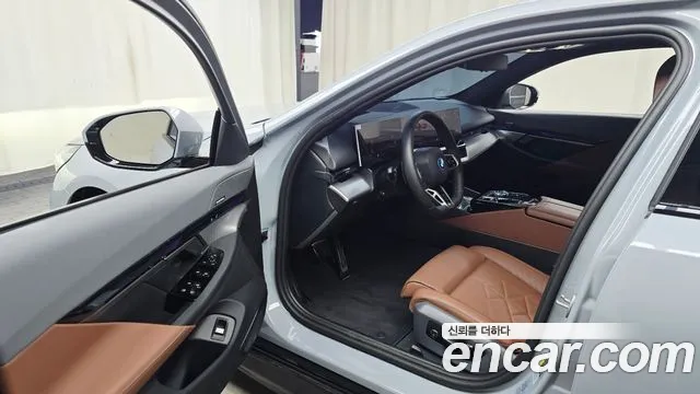 BMW 5-Series 5 серия (G60) — Фото автомобиля 10