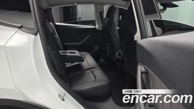 Tesla Model Y — Фото автомобиля 18