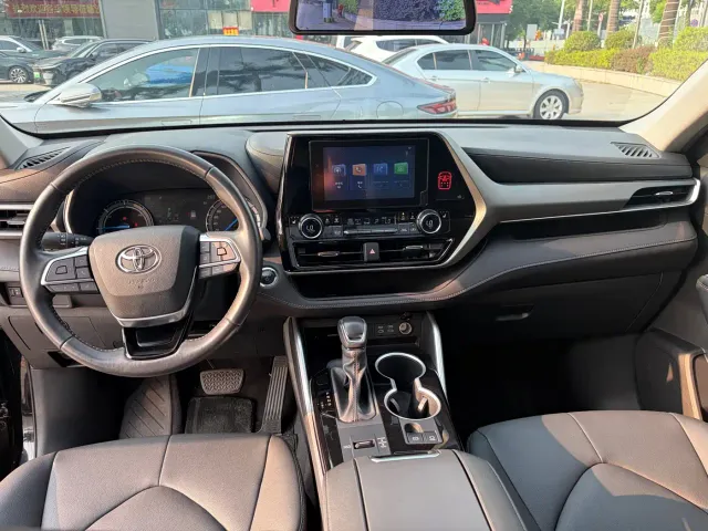 Toyota Highlander — Фото автомобиля 19