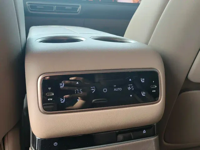 Li Auto MEGA — Фото автомобиля 13
