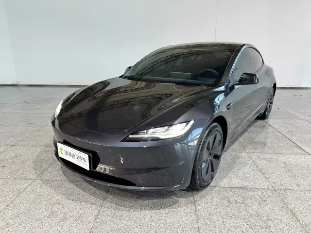 Tesla Model 3 — Фото автомобиля 11
