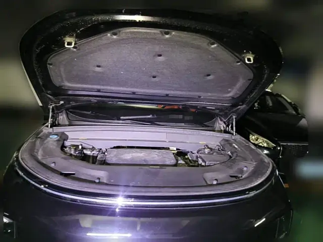 Li Auto L8 — Фото автомобиля 3